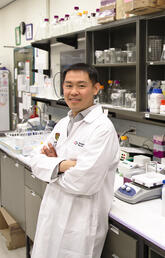A man stands in a lab